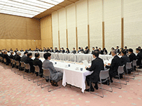 「安倍内閣総理大臣と都道府県議会議長との懇談会」に出席