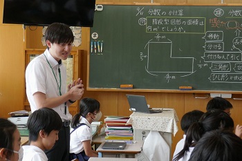 学校授業風景イメージ