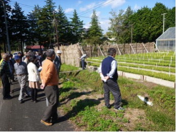 宮城県林業技術センターを視察する様子